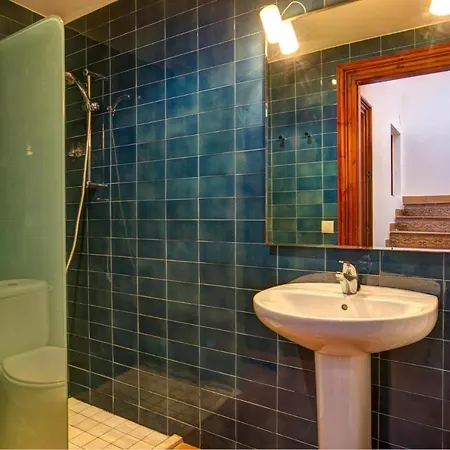 Sleeps 12 Pool Wifi Villa