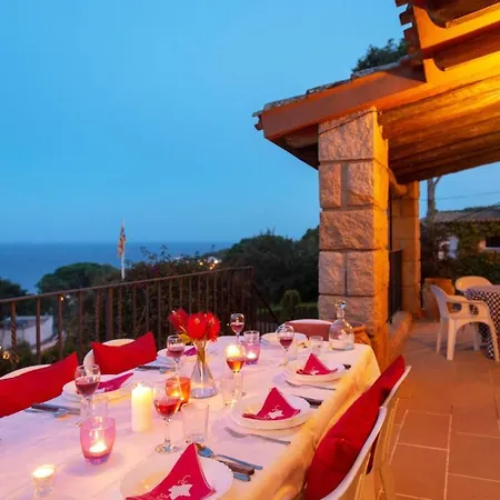 Villa Sleeps 12 Pool Wifi *