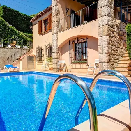 Sleeps 12 Pool Wifi Villa