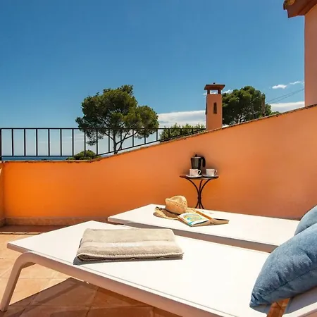 Villa Sleeps 12 Pool Wifi *